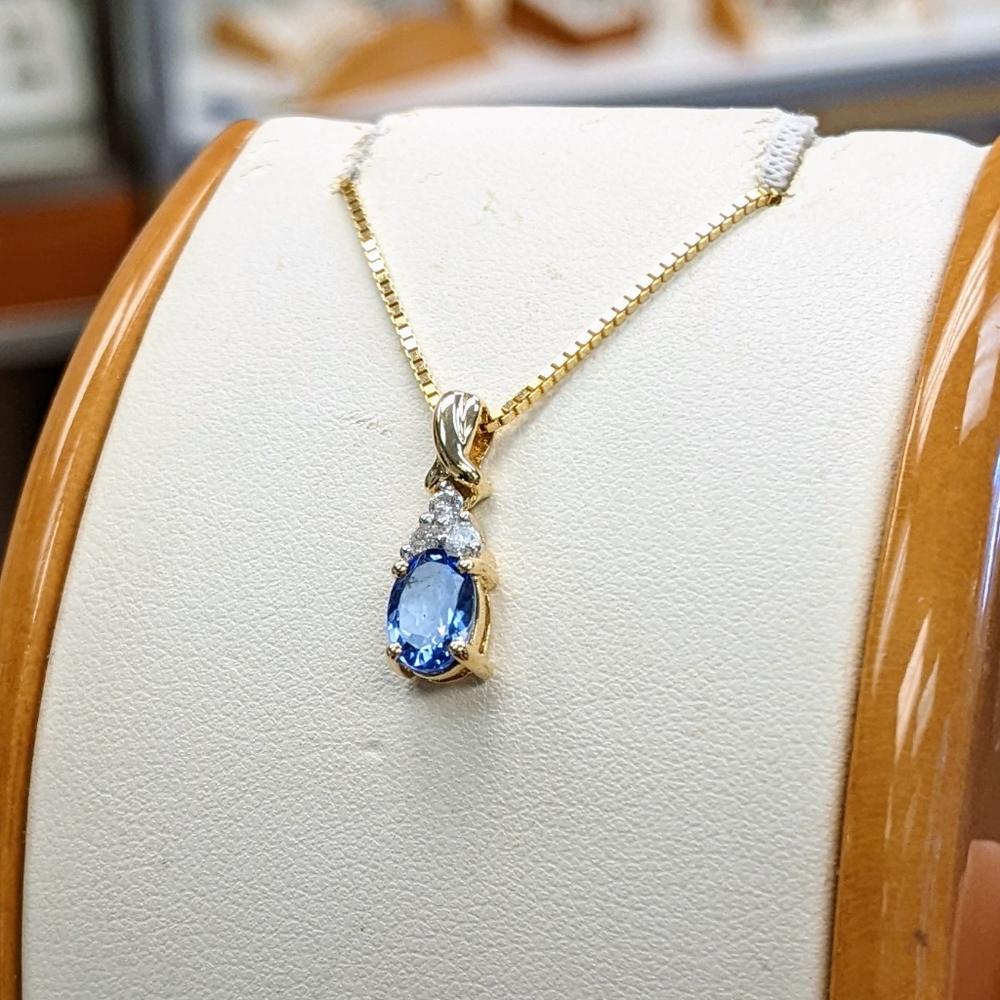 14k Tanzanite and diamond pendant - Picture 10 of 11